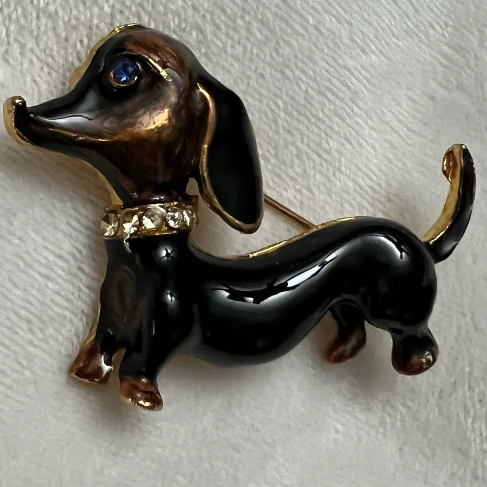 Vintage, Elegant Black and Brown Dachshund Brooch in excellent condition.